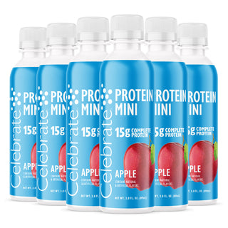 Flera flaskor av Celebrate Protein Mini med äppelsmak på vit bakgrund